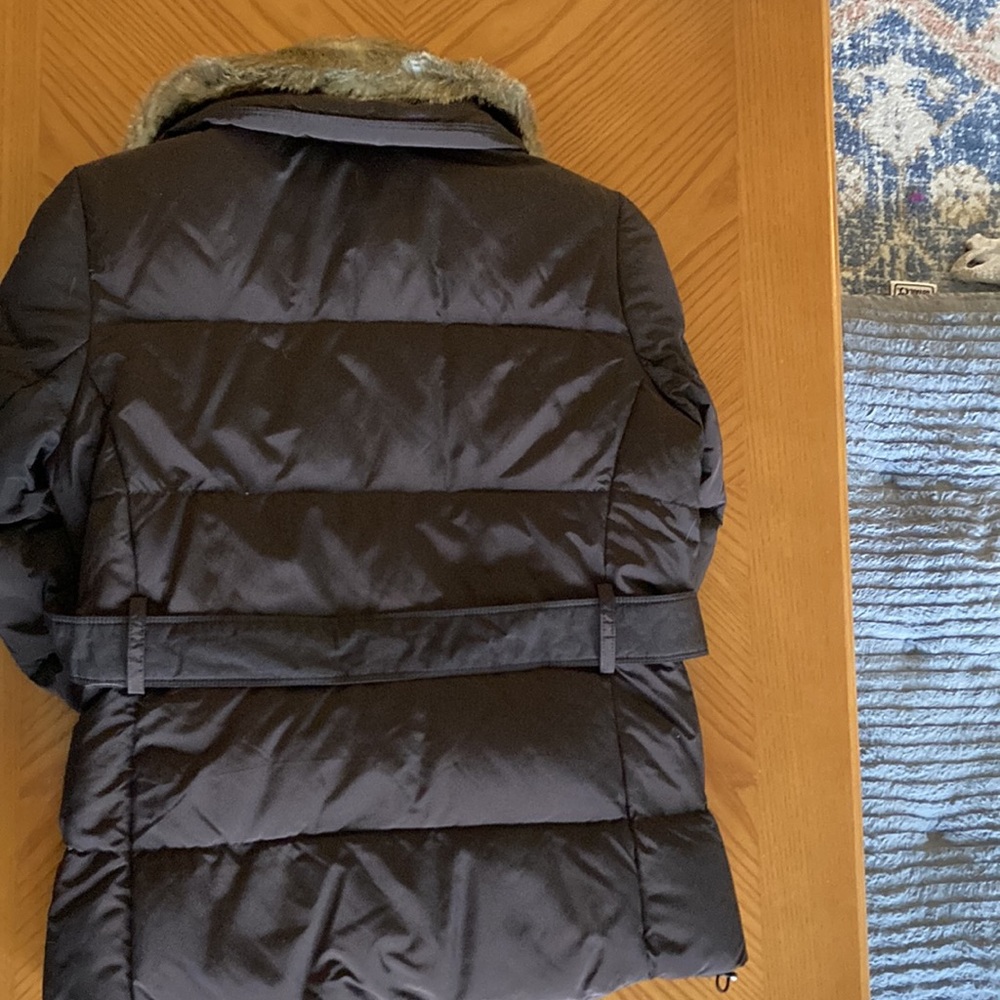 Ladies size small Lands’ End down puffer coat with detachable faux fur collar. - Picture 8 of 9